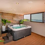 Boutique Flamingo Bed and Breakfast 4*