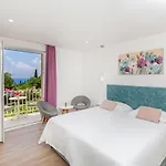 Boutique Flamingo Bed and Breakfast